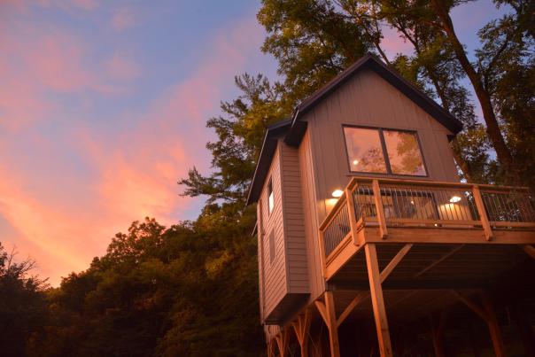 Arrowhead Treehouse in Elizabeth, IL