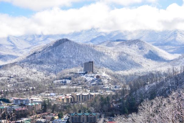 gatlinburg downtown winter snow