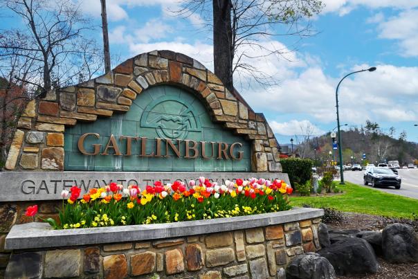 Gatlinburg sign spring