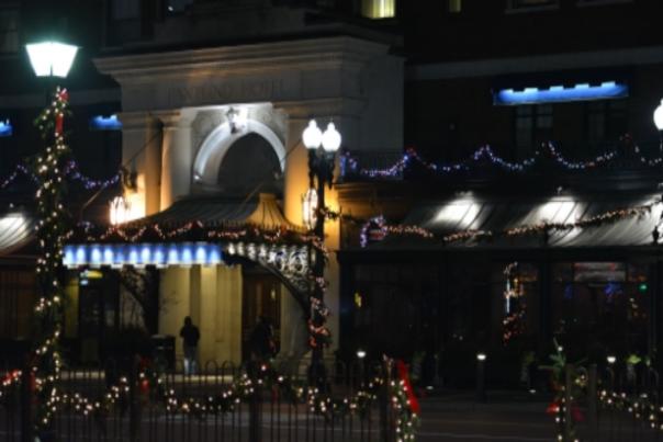 Amway Pantalind entrance with holiday lights