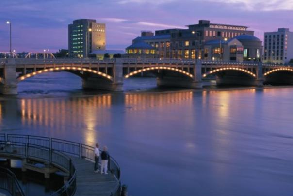 lg_lighted-bridge-over-grand-river-photo-by-brian-kelly-475x380