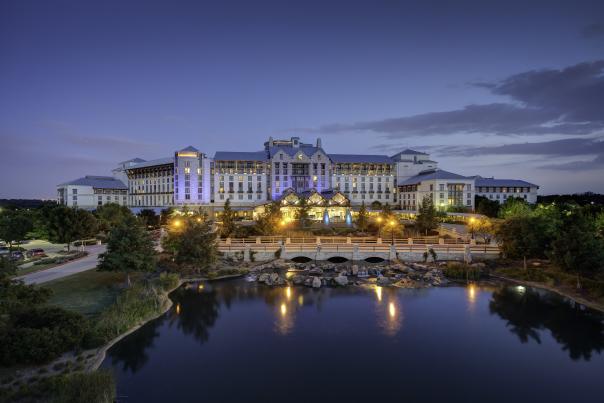 Gaylord-Texan-Resort-at-night-2