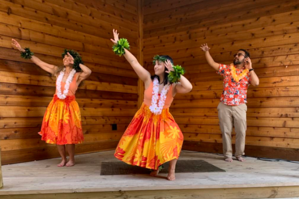 Uncle's Hawaiian Grindz Dancers