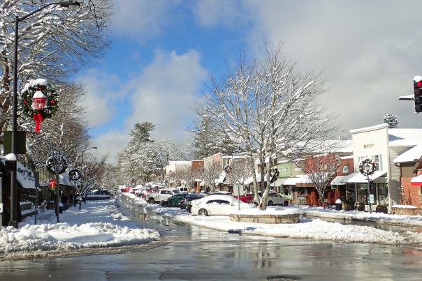 Main Street in Highlands North Carolina on a snowy day.