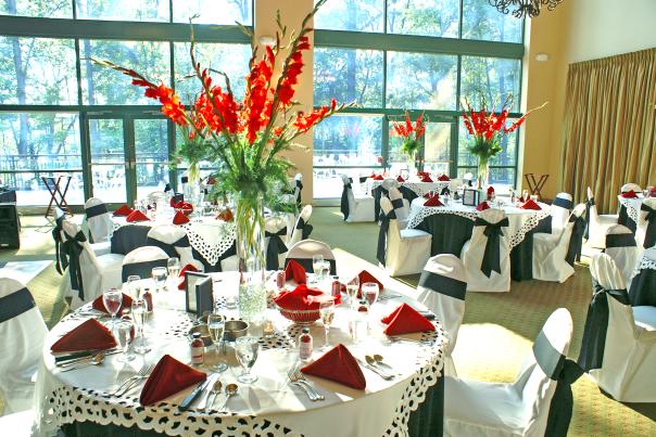 Wedding reception tables at Lake Raystown Resort