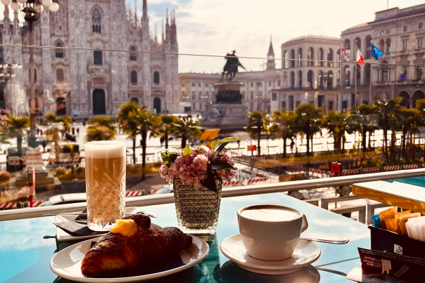 Milan - Cafe Near Milan Cathedral