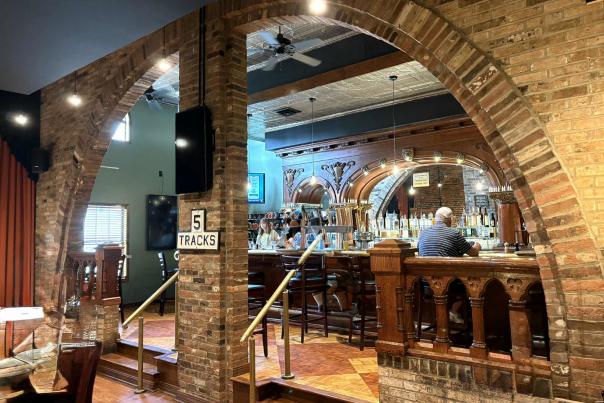 5 Arch Brewing Co. interior