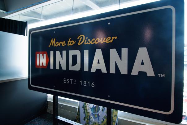 Gov. Holcomb unveils welcome signage