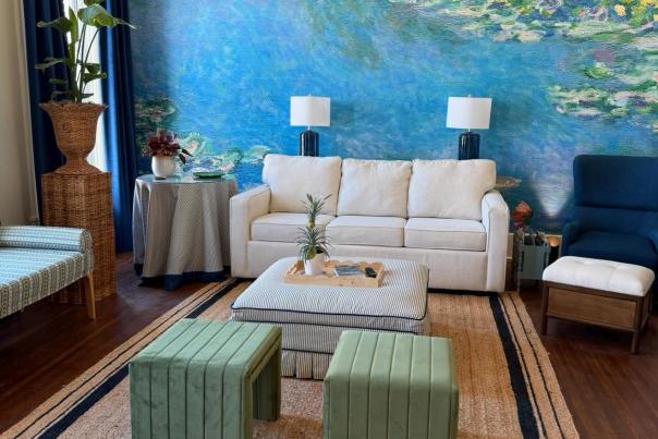 Monét on Main Airbnb Cambridge City mural