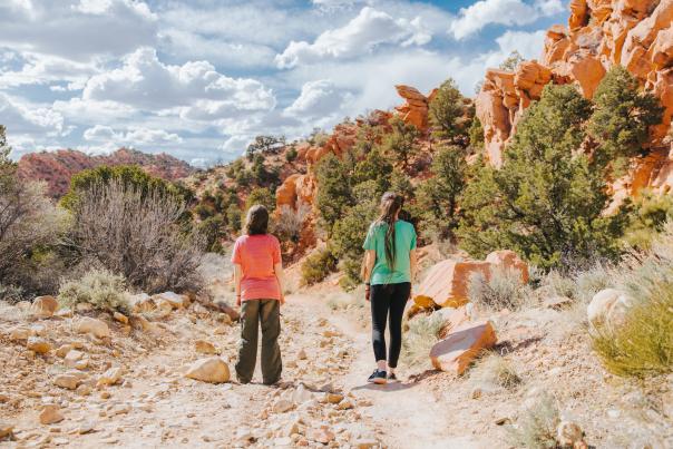 2 people hiking thors hideout trail in the spring