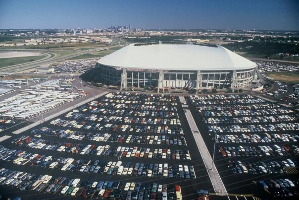 Texas Stadium with a full parking lot in Irving, TX