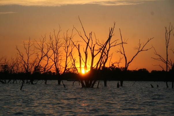 Sun rises over lake at El Dorado State Park