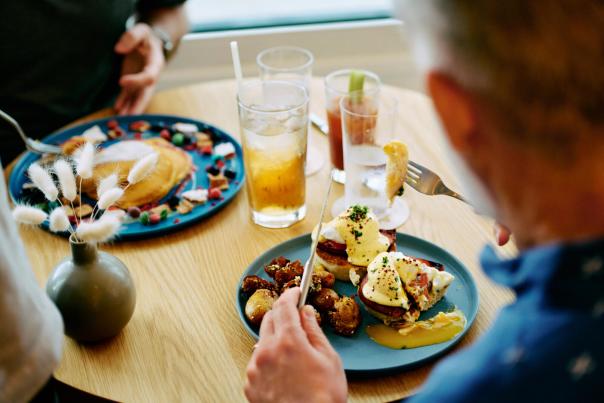 Family dines at Honeybee Bruncherie in Humboldt