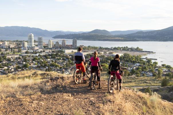 Mountain Bikers at Shale Trail Lookout at Knox Mountain 4
