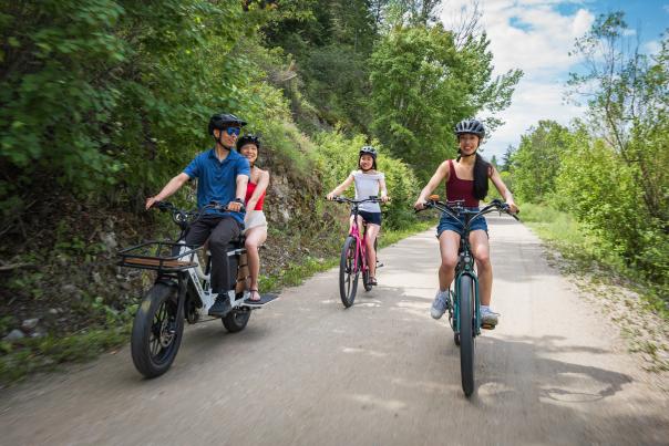 Family e biking on Okanagan Rail Trail Lake Country 4