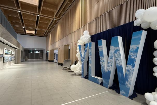 YLW New Departures Lounge