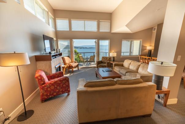 The Cove Lakeside Resort - Living Room