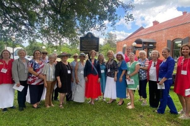 New Iberia Chapter of the National Society of the Daughters of the American Revolution