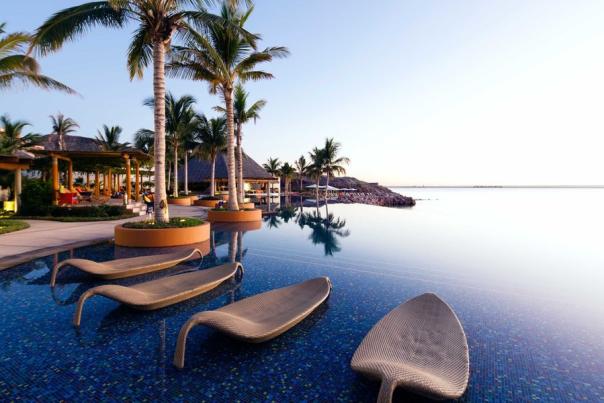costa-baja-beachfront-lounge-pool