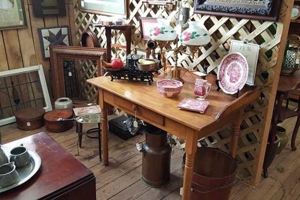 Laughlintown Antiques