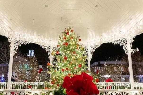 Ligonier's Iconic Diamond Bandstand Aglow for the Holidays