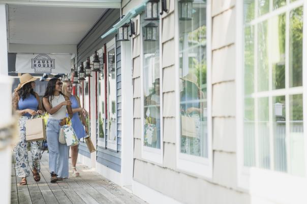 Shopping Manitou Beach