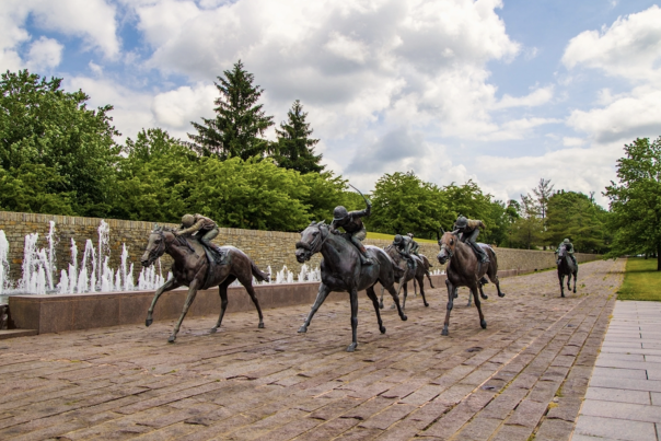 Fountain with several horse statues on a summer day