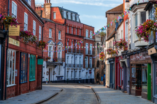 A quiet and narrow street in Bailgate, Lincoln