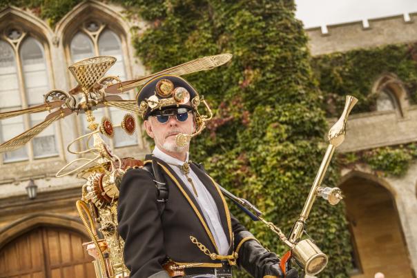An image of an elaborate cosplayer at the Steampunk Festival