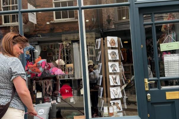 Image shows the exterior of Top to Tail Boutique.