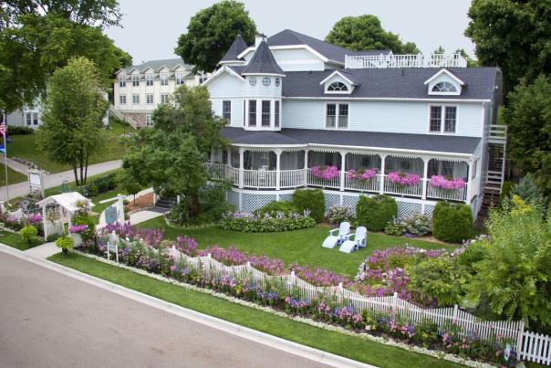 MACKINAC ISLAND PLACES TO STAY WITH 5 OR MORE PEOPLE