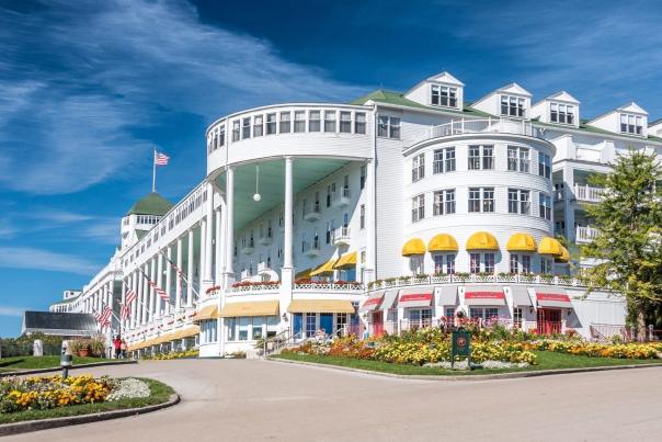 What is the dress code on Mackinac Island?