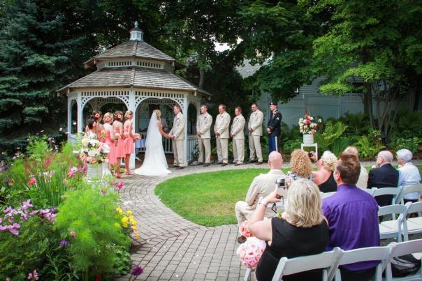 4 ways a Mackinac Island wedding planner can help