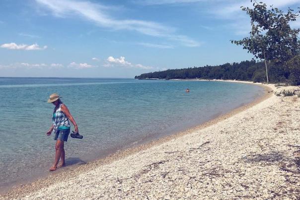 Does Mackinac Island have a beach?