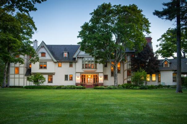 Amazing Mackinac Island Wedding Stories: The Inn at Stonecliffe