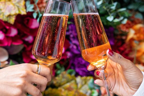 Image of two prosecco glasses