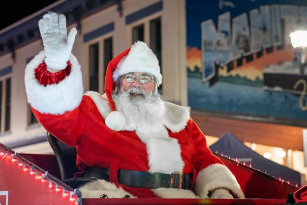 Santa 2024 Lakeshore Holiday Parade
