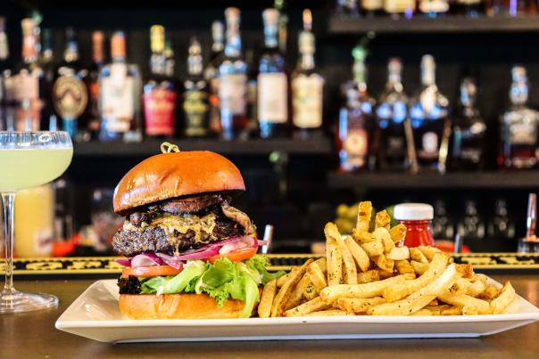 Where to Find Delicious Burgers on Martha’s Vineyard: A Local’s Guide to Juicy Bites on the Island