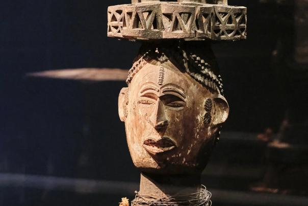 African artifact of small head with a crown on top