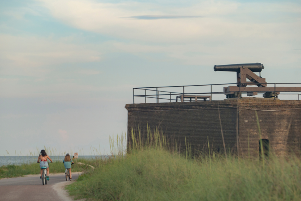 wall of the fort with cannon on top