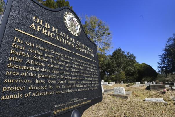 sign at the Old Plateau Cemetery