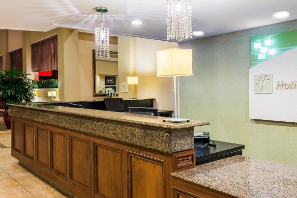 holiday inn front desk in mobile al