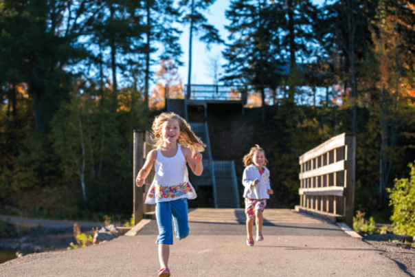 CentennialPark_girls_running_564x370