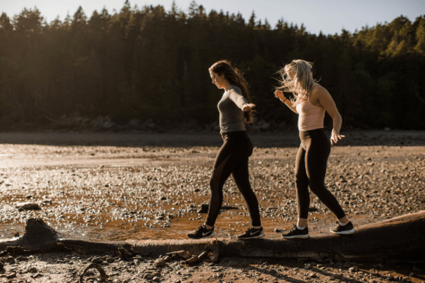 MemorableMoments1_GirlsWalkingBeachFundy_564x370