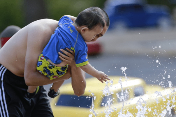 SplashPark_FatherSon_564x370 (1)