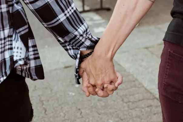 Holding Hands | Tourism Nanaimo