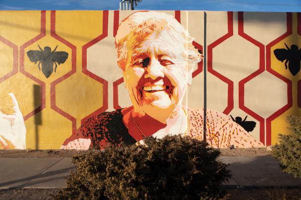 The Honey in the Heartland mural, by Mark Horst.