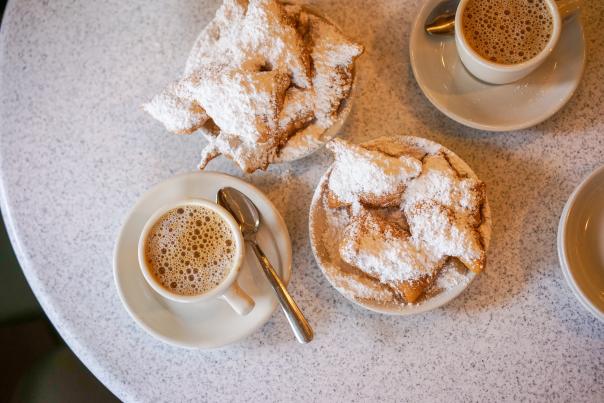 Cafe du Monde - Beignets and Coffee