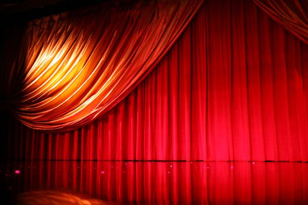 closing curtain in theater
