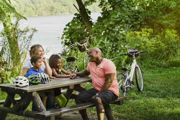 Family Niagara Parkway Bikes